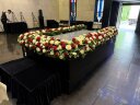 Композиция из живых роз вокруг гроба в Санкт-Петербурге